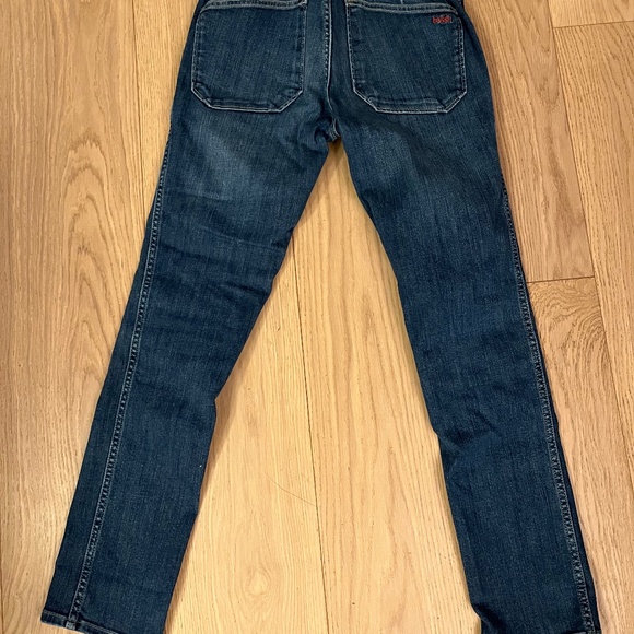 BASH tappered leg jeans in dark wash. Size 4 - Picture 2 of 4